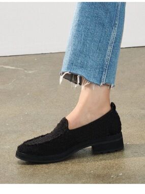 ROTHY’S | lug loafer in black bouclé